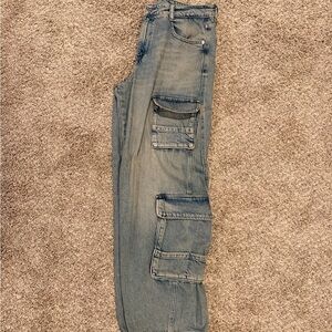 Zara Men's Relaxed Cargo Jeans in Light Blue Wash